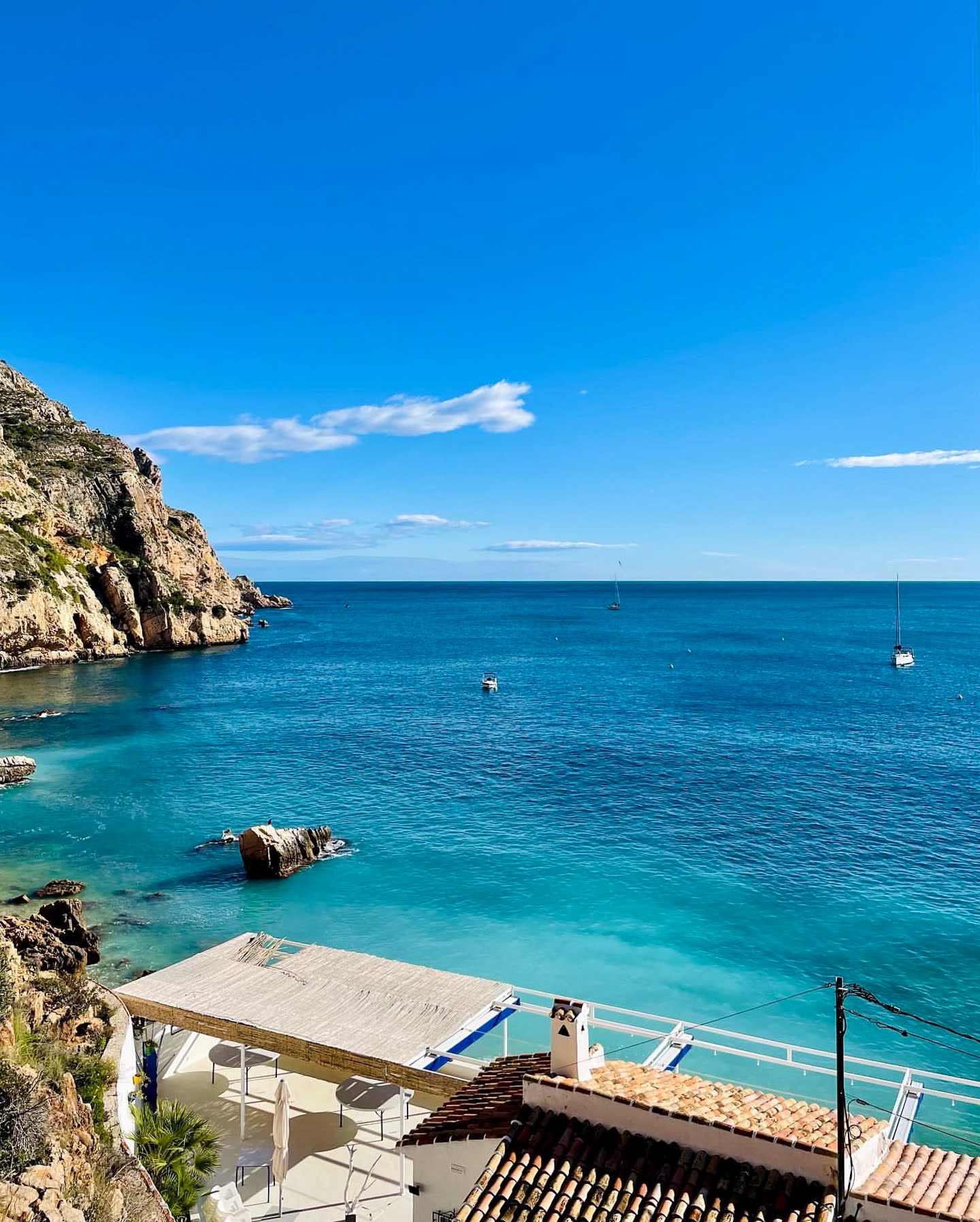 Turquoise bay beside a terrace in Jávea